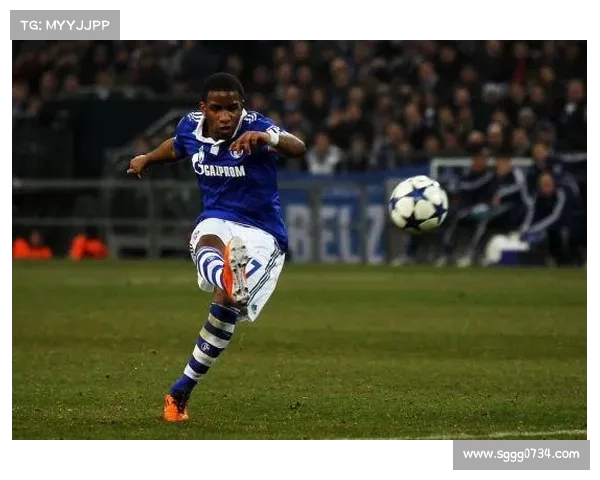 法尔范在沙尔克04担任核心位置展现球队进攻组织中心角色