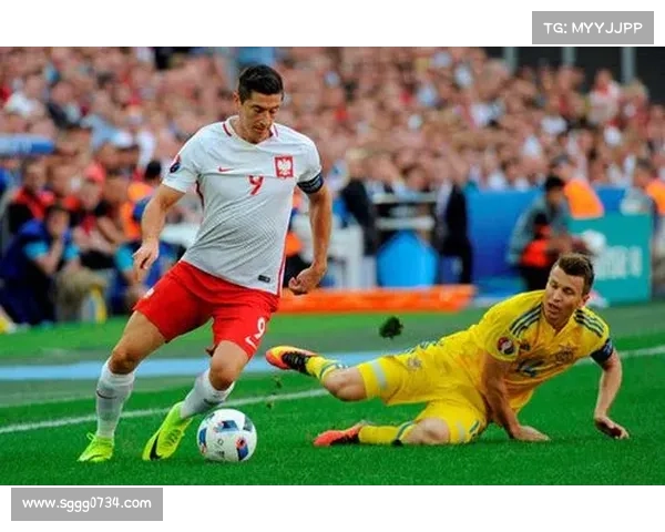 探究莱万多夫斯基射门技巧背后的独特魅力与足球艺术